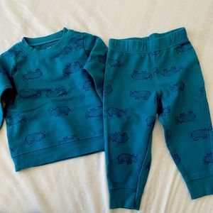 Toddler’s clothes. 12 months